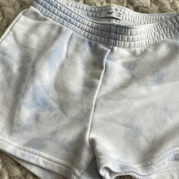 Aritzia TNA shorts - Picture 3 of 5